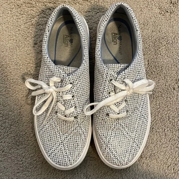 Nurse mates align - Picture 1 of 5